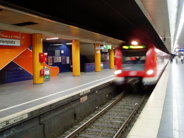 Marienplatz S-Bahn (C) www.monacomedia.de